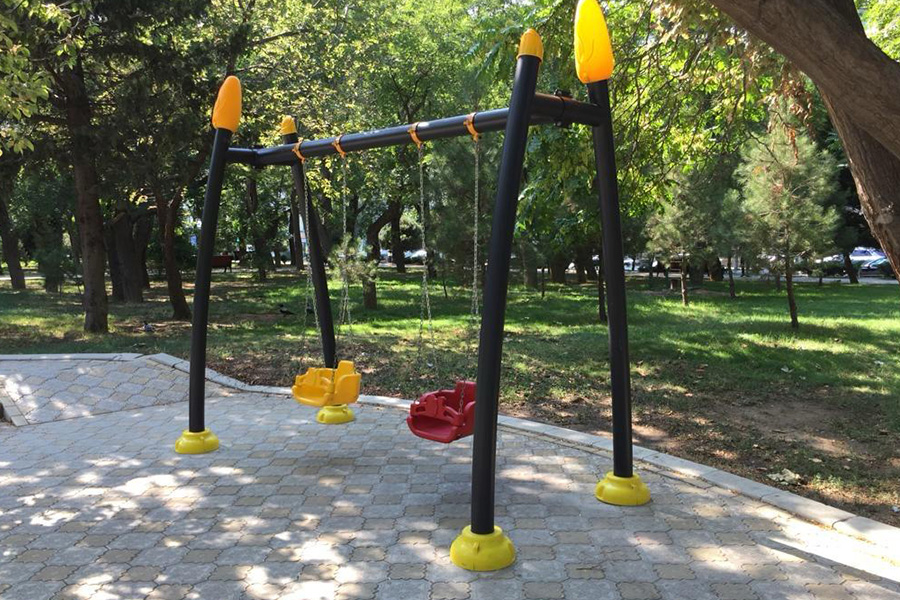 Koroğlu Parkında [[yeni uşaq atraksionları]] quraşdırıldı